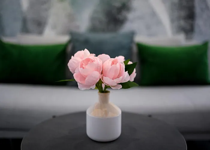 Urban Elegance - Stylish *