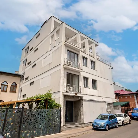 Urban Elegance - Stylish Apartament