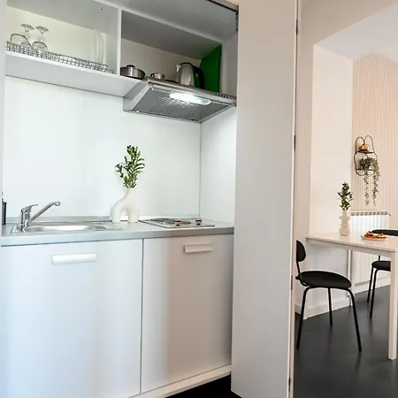 Urban Elegance - Stylish *