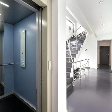Urban Elegance - Stylish Apartman