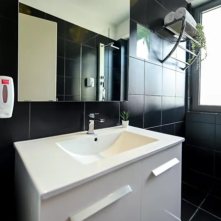 Urban Elegance - Stylish