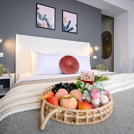 Urban Elegance - Stylish Apartament
