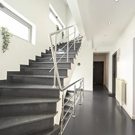 Urban Elegance - Stylish Bukarest