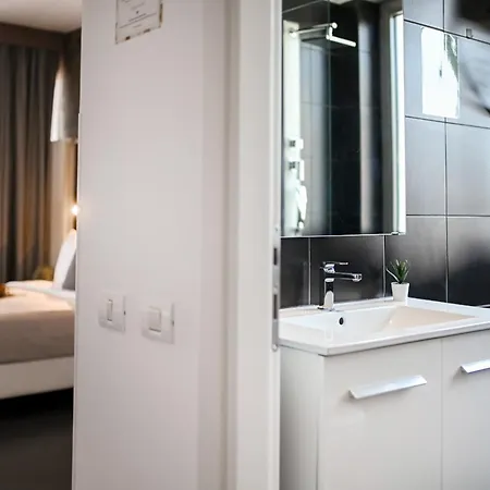 Urban Elegance - Stylish