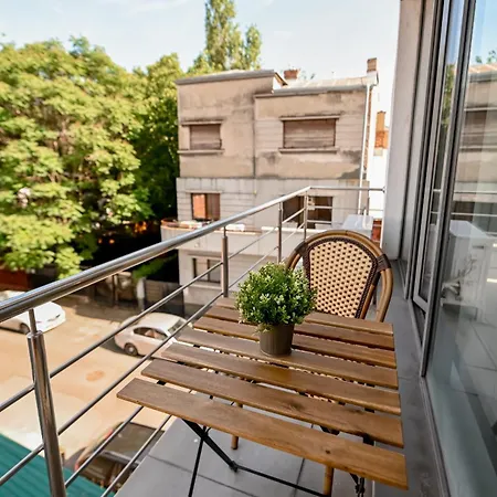Urban Elegance - Stylish Apartment *