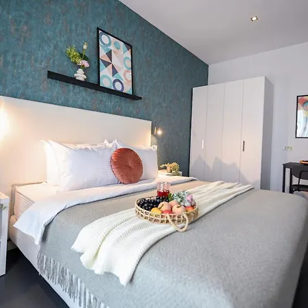 Urban Elegance - Stylish Apartament