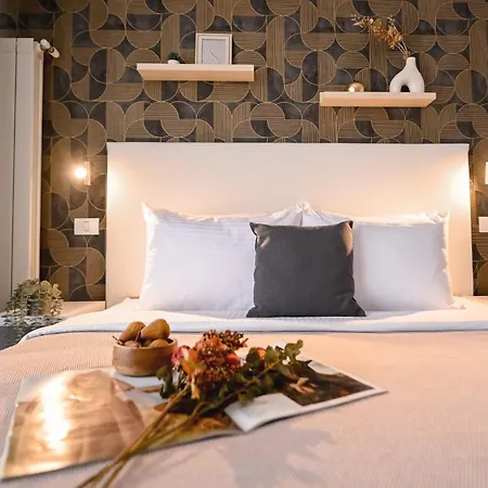 Urban Elegance - Stylish *