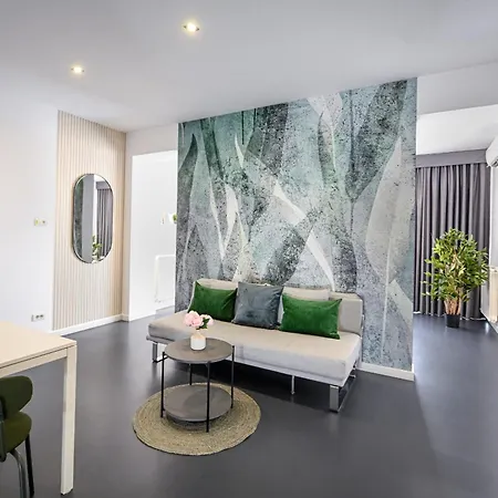 Urban Elegance - Stylish *