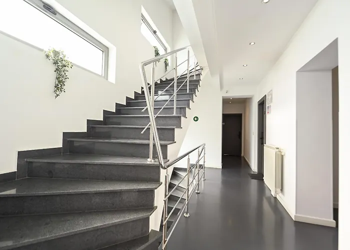 Urban Elegance - Stylish بوخارست