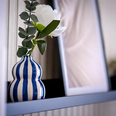 Urban Elegance - Stylish Apartment