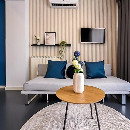 Apartment Urban Elegance - Stylish