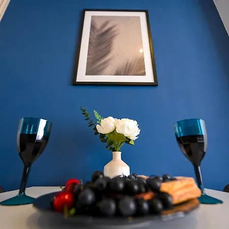 Urban Elegance - Stylish *