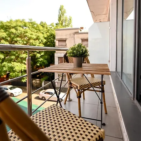 Urban Elegance - Stylish Apartment