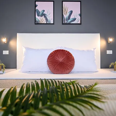 Urban Elegance - Stylish Apartment *